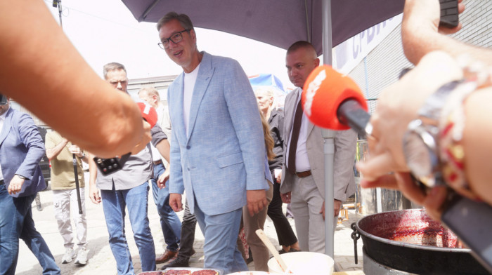 Otvoren 17. Sajam šljiva u Osečini, prisustvovao Vučić