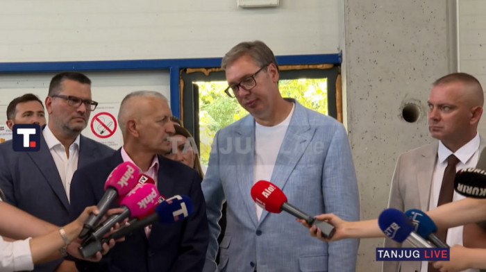 Vučić u Osečini obilazi preduzeće "Krušik-Plastika" a.d.