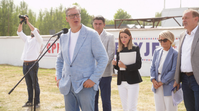 Vučić: Samo mi je važno da Srbija bude ekonomski jača i da Srbi u Crnoj Gori imaju pravo na jezik