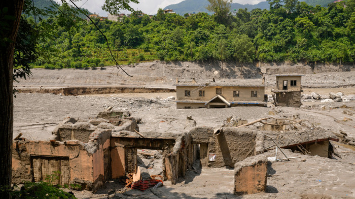 Broj poginulih u poplavama u Nepalu i na Tibetu dostigao 676