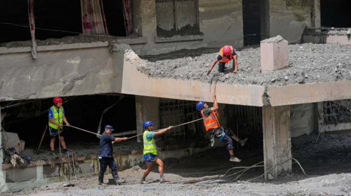 Broj žrtava poplava u Nepalu porastao na 734, nestalo 2.498 osoba