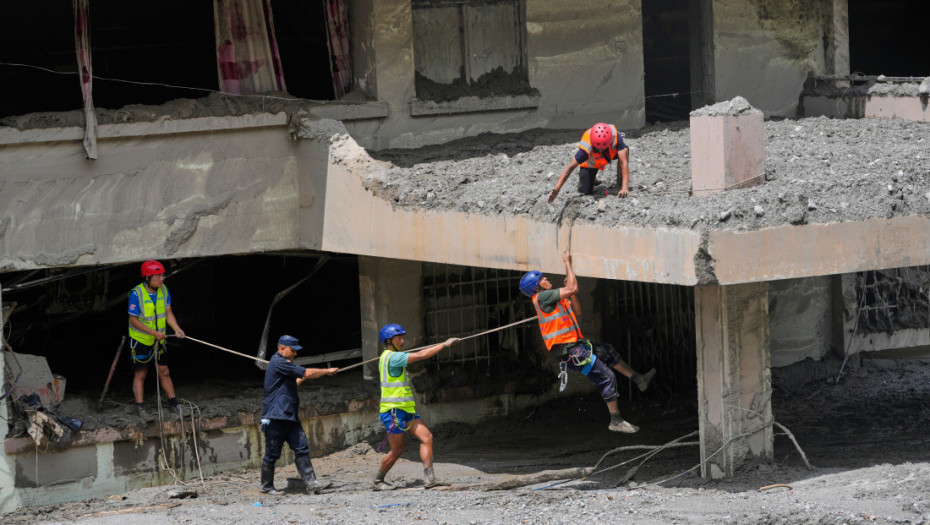 Broj žrtava poplava u Nepalu porastao na 734, nestalo 2.498 osoba