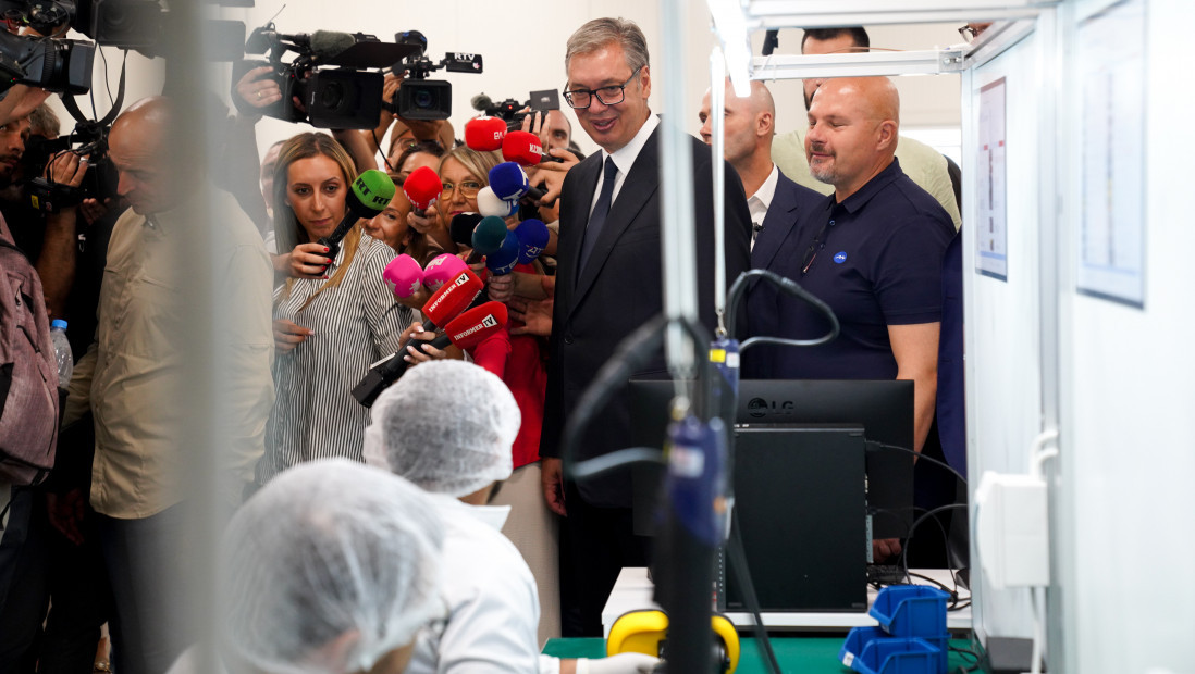 Vučić: Za 15 dana predstavićemo prve robote koji koriste oružje