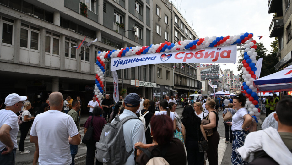 Građani nakon mitinga "Ujedinjena Srbija" u Užicu gađani raznim predmetima