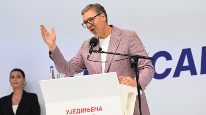 Vučić o blokadama pred SNS miting: Iz cele Srbije skupilo ih se svega 230 da spreče zakonit skup, mi hoćemo demokratiju