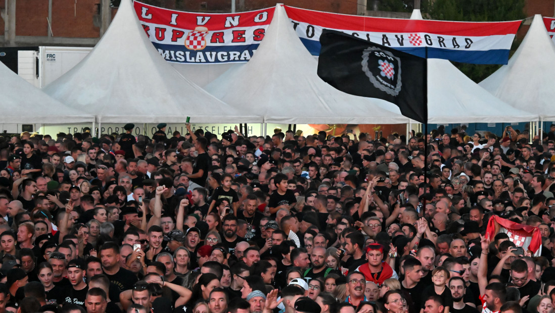 Tompson održao koncert u Vukovaru: Dominirala ustaška ikonografija, publika uzvikivala "Za dom-spremni"