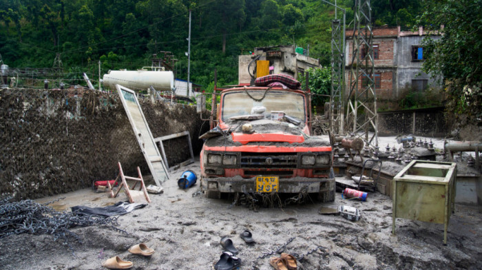 Broj žrtava poplava u Nepalu porastao na 903, više od 2.400 ljudi se vodi kao nestalo