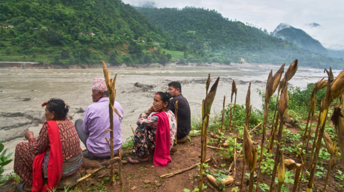 Broj žrtava poplava i klizišta u Nepalu i Kini porastao na 919, među skoro 4.800 nestalih 853 strana državljana