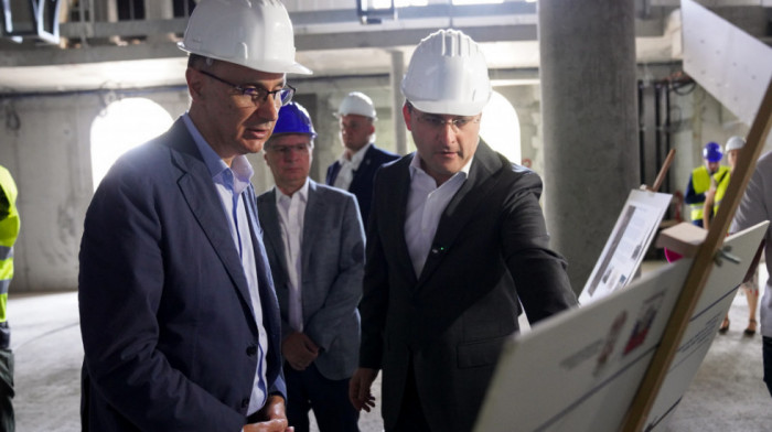 Premijer Macut i ministar Selaković obišli radove na budućem Arheološkom muzeju