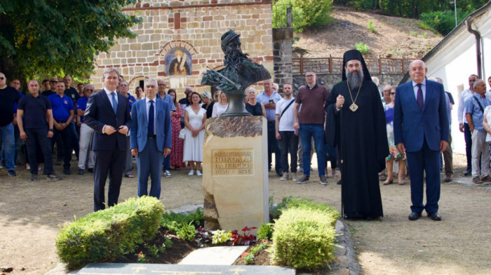 Selaković i Švidkoj otkrili spomenik pukovniku Rajevskom u manastiru Sveti Roman