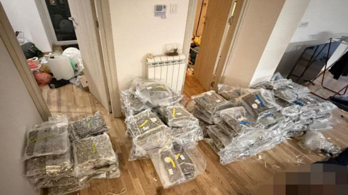 Velika akcija policije: Zaplenjeno 180 kilograma marihuane, 18 kg kokaina i 43 litre amfetaminskog ulja