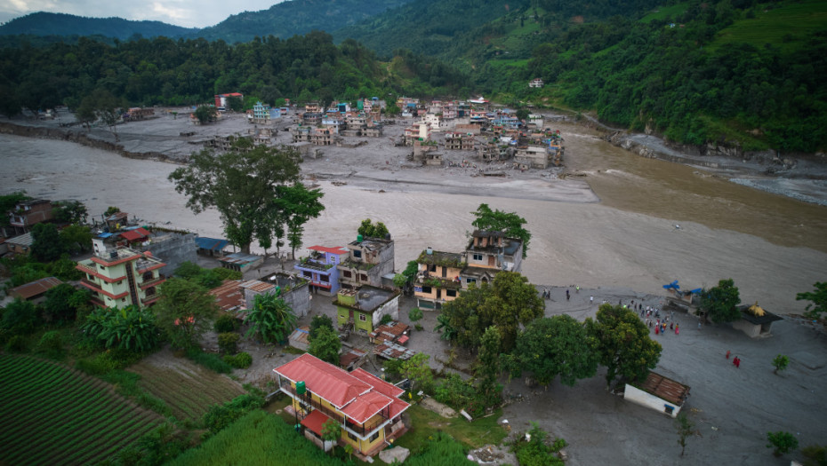 Dva živa zarobljena radnika spasena iz tunela devet dana nakon poplava u Nepalu
