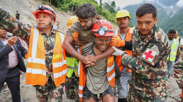 Dva živa zarobljena radnika spasena iz tunela devet dana nakon poplava u Nepalu