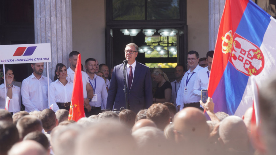 Vučić: U Nišu se okupilo oko 2.300 ljudi koji podržavaju SNS, kao i 500-600 blokadera