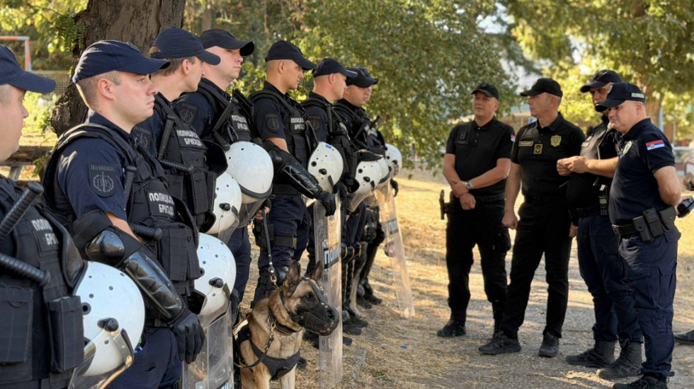 Direktor policije obišao policijske službenike angažovane na obezbeđenju derbija