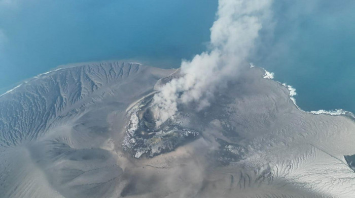 Vulkanсski pepeo zatvorio sedam aerodroma u Indoneziji, pogođeno više od 270.000 putnika