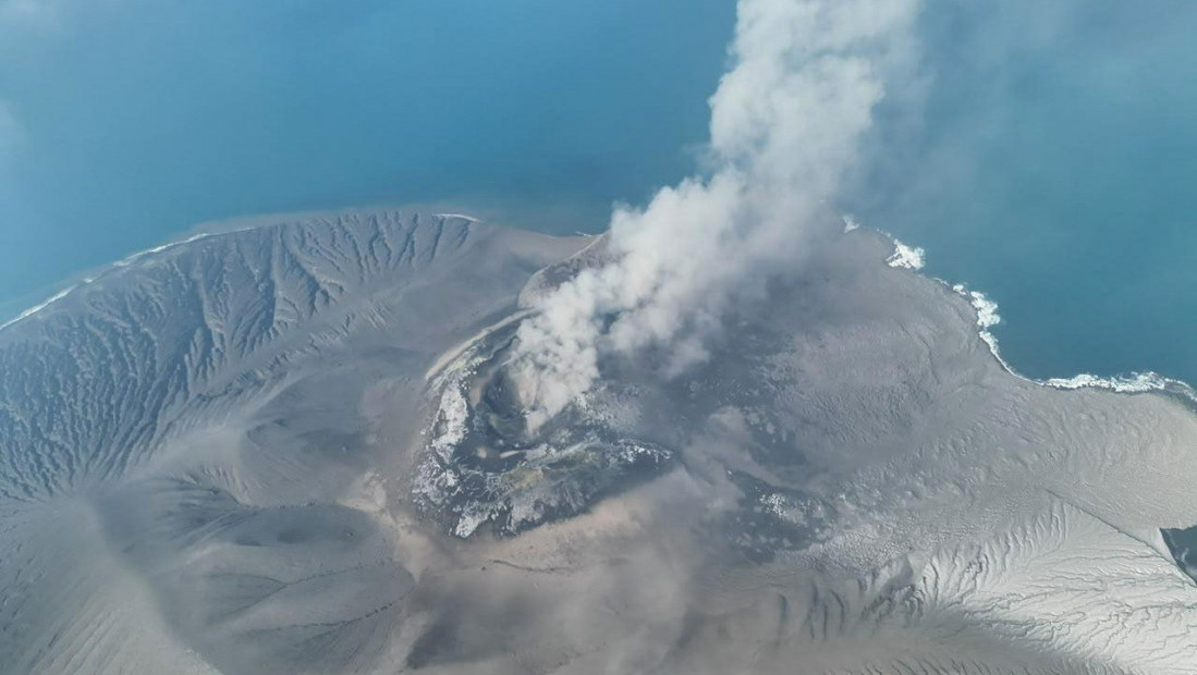 Vulkanсski pepeo zatvorio sedam aerodroma u Indoneziji, pogođeno više od 270.000 putnika