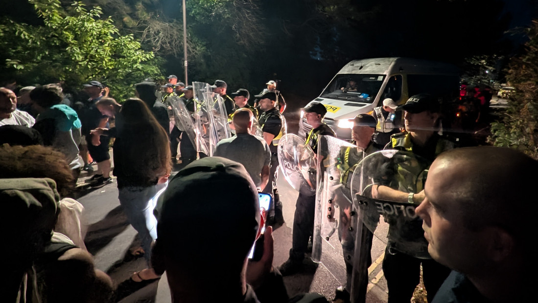 Desničari organizovali protest u Portsmutu, britanska vlada osudila skup