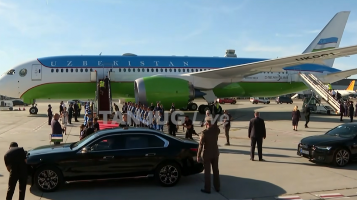 Predsednik Uzbekistana Šavkat Mirzijojev stigao u posetu Srbiji, na aerodromu "Nikola Tesla" dočekao ga Vučić