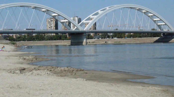 Srbija bez kiše čeka jesen: Dunav i dalje na kritično niskom nivou, aktivna 34 požara