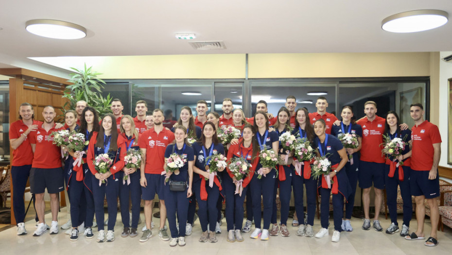 Vučić ugostio odbojkašice Srbije posle osvajanja bronzane medalje na Evropskom prvenstvu