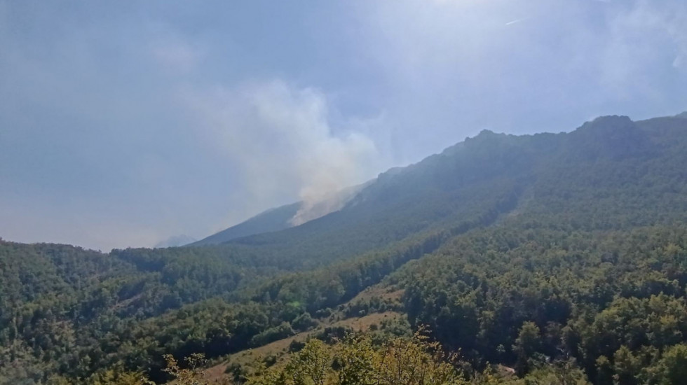 Aktivna 44 požara na otvorenom: Šesti dan traje borba sa požarom na Suvoj planini, vanredno u delu Niške Banje