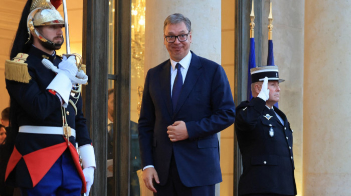Vučić stigao u Jelisejsku palatu na svečanu večeru koju priređuje Makron, sutra na Međunarodnom samitu o svemiru