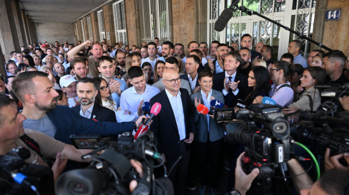 Lista "Aleksandar Vučić - Ujedinjena Srbija" predata RIK-u uz više od 225.000 potpisa