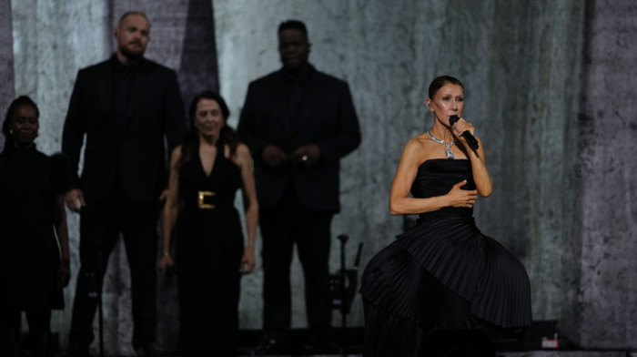 Selin Dion se vratila na scenu posle šest godina: U Parizu pevala pred 30.000 ljudi