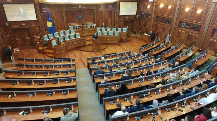 Opozicione albanske stranke osporavaju ustavnost vlade privremenih institucija u Prištini