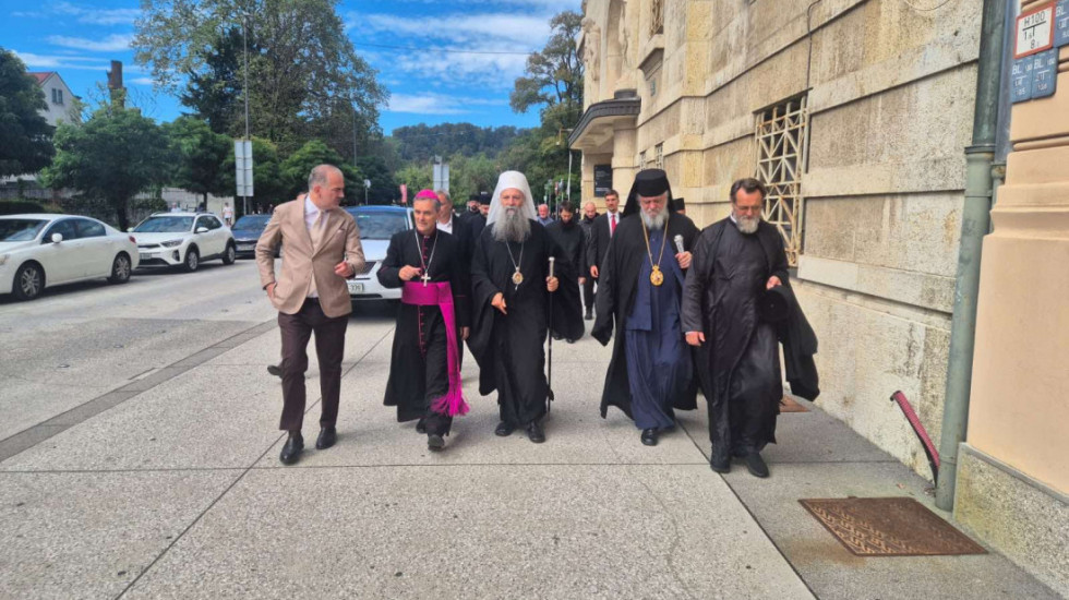 Patrijarh Porfirije nakon liturgije prošetao centrom Ljubljane, razgovarao s građanima