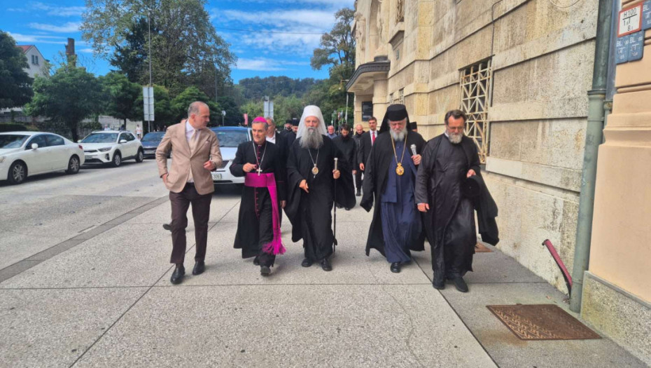 Patrijarh Porfirije nakon liturgije prošetao centrom Ljubljane, razgovarao s građanima