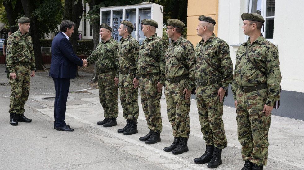 Gašić obišao obnovljenu kasarnu "Cerski junaci" u Šapcu: Vojnici dobili savremene uslove za smeštaj