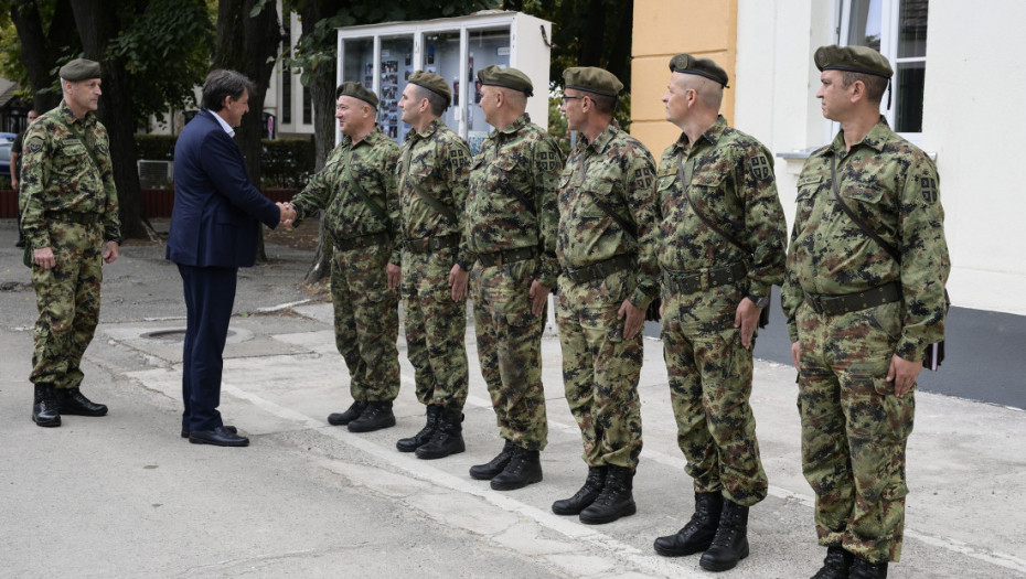 Gašić obišao obnovljenu kasarnu "Cerski junaci" u Šapcu: Vojnici dobili savremene uslove za smeštaj