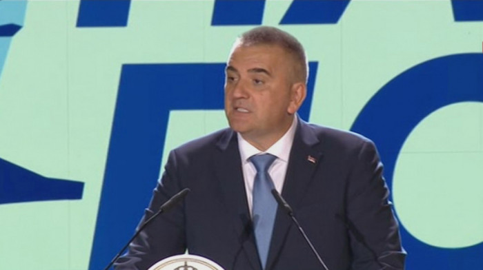 Minić: Neka se naša trobojka danas s ponosom vijori