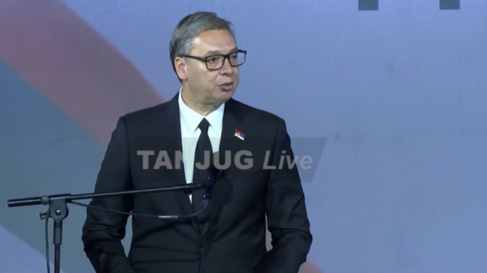 Vučić dodeljuje odlikovanja: Obeležava se Dan srpskog jedinstva, slobode i nacionalne zastave
