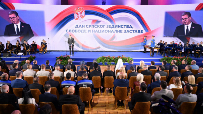Vučić: Zastava nije parče tkanine, već predstavlja sažetu istoriju jednog naroda