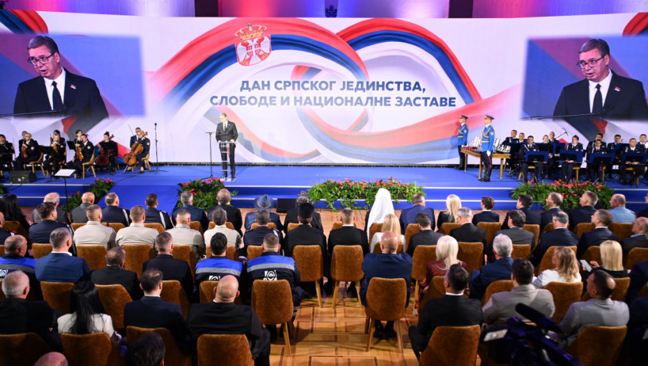 Vučić: Zastava nije parče tkanine, već predstavlja sažetu istoriju jednog naroda