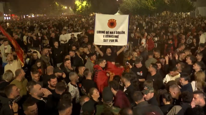 Novi protest u Prištini zbog presuda Tačiju i bivšim vođama OVK: Skup pod sloganom "Ne u moje ime"