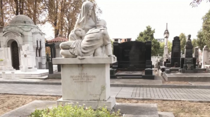 Od ljubavnih priča do neobičnih grobnica: Tematske šetnje Novim grobljem otkrivaju tajne znamenitih ličnosti (VIDEO)