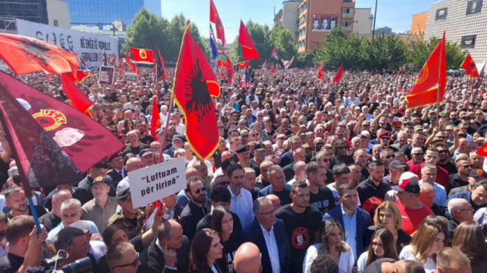 U Prištini počeo veliki protest protiv presude četvorici bivših vođa OVK