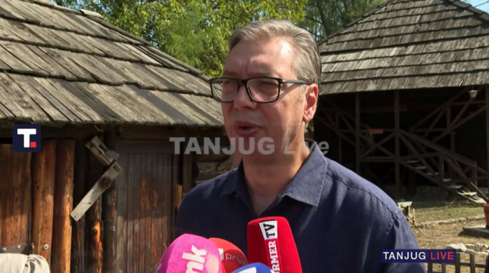 Vučić stigao u posetu etno selu "Moravski konaci" kod Velike Plane