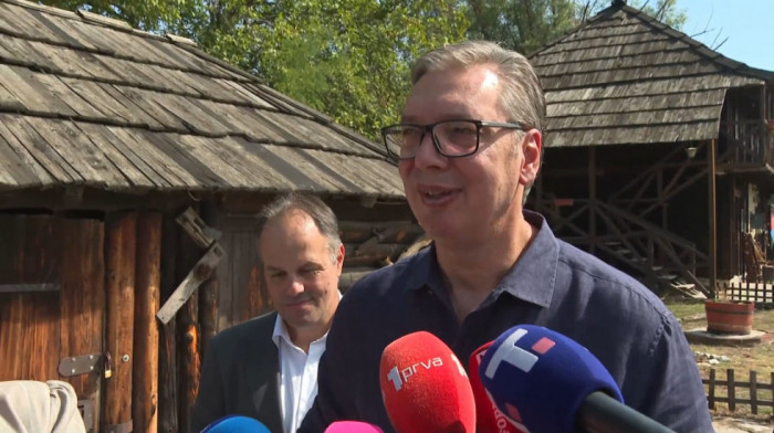 Vučić stigao u posetu etno selu: Pokušao sam da razgovaram sa blokaderima na pijaci, ali oni nemaju argumente