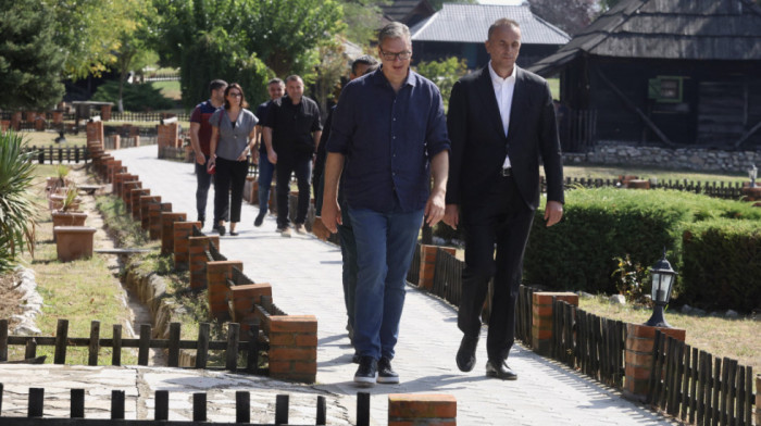 Vučić: Molim vas da se najsnažnije borite za to da Srbija nastavi putem u budućnost