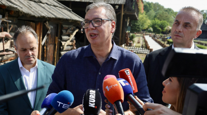 Vučić stigao u posetu etno selu: Pokušao sam da razgovaram sa blokaderima na pijaci, ali oni nemaju argumente