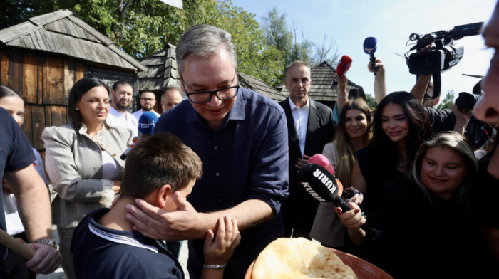 Vučić u Velikoj Plani: Uskoro rekonstrukcija srednjoškolskog centra i Doma zdravlja