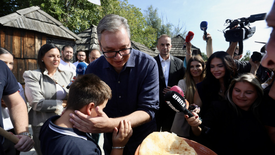 Vučić u Velikoj Plani: Uskoro rekonstrukcija srednjoškolskog centra i Doma zdravlja