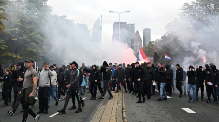 Nasilje na protestu desnice u Hagu: Premijer Jeten osudio napade na policiju i ekstremističke poruke