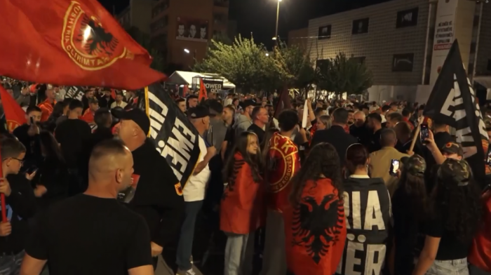 Četvrti dan protesta u Prištini: Albanci se okupili na trgu, najavljeno okupljanje u Njujorku ispred zgrade UN