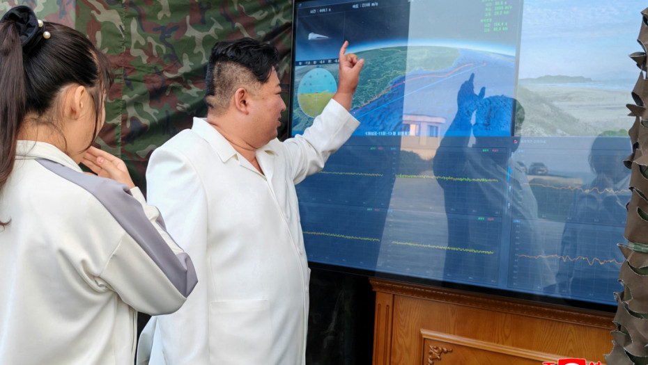 Severna Koreja testirala novi borbeni sistem: Kim Džong Un nadgledao probu
